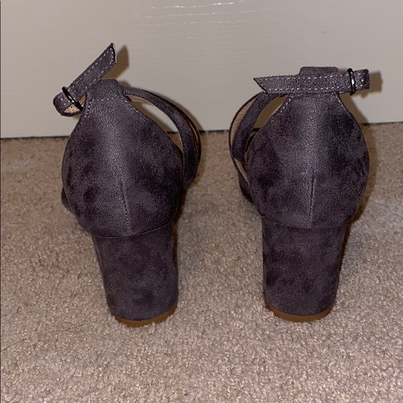 Journee Size 9 Grey Heels - Picture 4 of 6